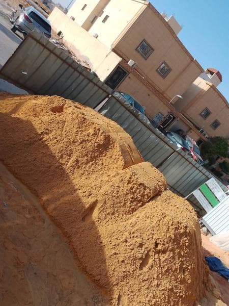 يوجد لدينا جميع انواع الرمل والبحص والدفان متواجدين في الرياض تواصل 0559317031